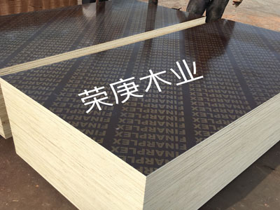 建筑模板特點